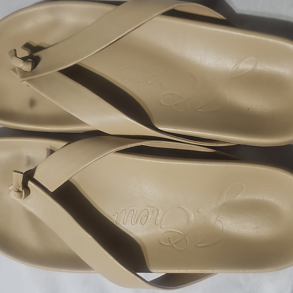 J. Crew Women's Cream And White Flip Flops You Get Both Pairs - Picture 2 of 11